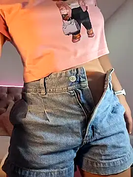 Snapshot of Anal_Luucia chatting on October 2, 12:34 pm Anal Luucia online show from October 2, 12:34 pm