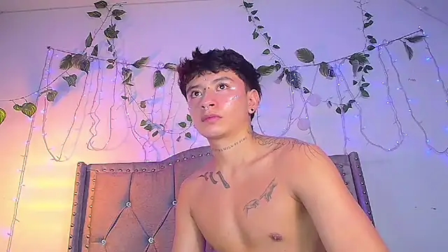 Snapshot of daimond_01 chatting on February 14, 4:37 am daimond 01 online show from February 14, 4:37 am