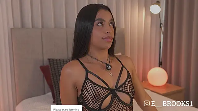 Snapshot of emma_brooks1 chatting on May 1, 7:18 pm emma brooks1 online show from May 1, 7:18 pm