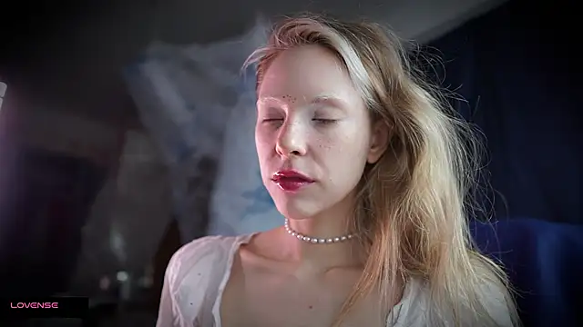  Phantom thread  online show from November 10, 10:58 am