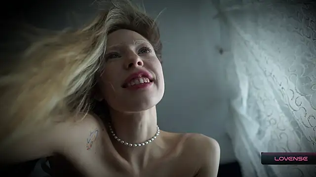  Phantom thread  online show from December 2, 9:25 am