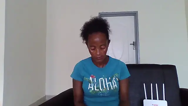 Snapshot of sweets_80 chatting on February 20, 6:10 am sweets 80 online show from February 20, 6:10 am