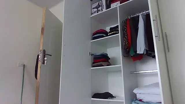 Snapshot of sweets_80 chatting on February 25, 12:48 pm sweets 80 online show from February 25, 12:48 pm