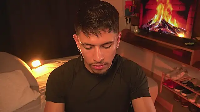 Snapshot of Aaronfox_x chatting on June 9, 11:38 pm Aaronfox x online show from June 9, 11:38 pm