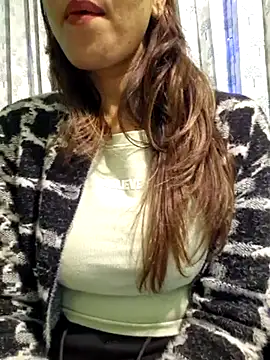 Snapshot of MIss-Naina chatting on January 4, 1:21 pm MIss-Naina online show from January 4, 1:21 pm