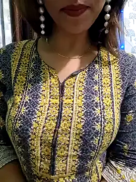 Snapshot of MIss-Naina chatting on January 5, 10:43 am MIss-Naina online show from January 5, 10:43 am