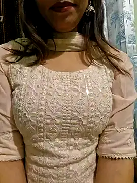 Snapshot of MIss-Naina chatting on January 29, 2:51 am MIss-Naina online show from January 29, 2:51 am