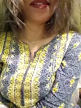 Snapshot of MIss-Naina chatting on February 2, 8:46 am MIss-Naina online show from February 2, 8:46 am