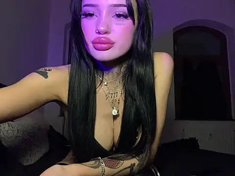 Snapshot of madelinexx chatting on January 8, 9:12 pm madelinexx online show from January 8, 9:12 pm