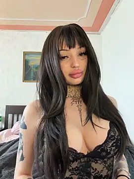 madelinexx online show from April 15, 12:01 pm