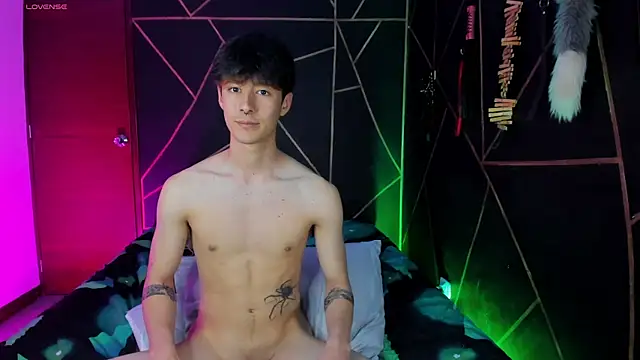 Snapshot of MillersKink chatting on December 12, 2:59 am MillersKink online show from December 12, 2:59 am