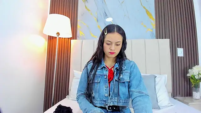 Jaslyn  Smith online show from May 8, 2:11 pm