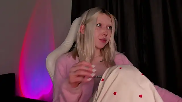 takeyourmolly online show from December 14, 4:31 pm