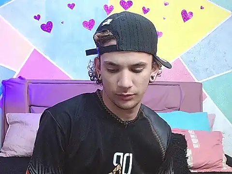 Snapshot of tylor_boy chatting on September 13, 2:22 am tylor boy online show from September 13, 2:22 am