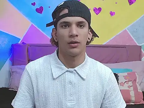 Snapshot of tylor_boy chatting on September 15, 2:33 am tylor boy online show from September 15, 2:33 am