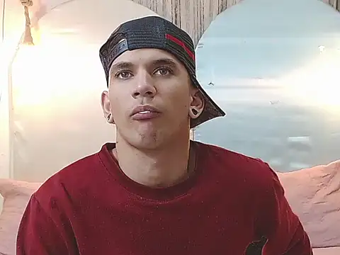 Snapshot of tylor_boy chatting on December 14, 4:07 am tylor boy online show from December 14, 4:07 am