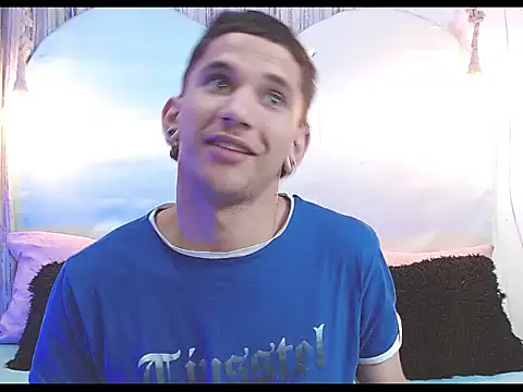 Snapshot of tylor_boy chatting on January 11, 2:38 am tylor boy online show from January 11, 2:38 am