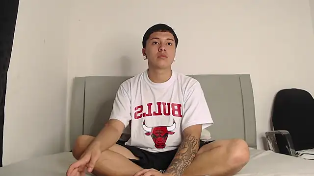 alex-lover online show from May 15, 6:48 pm
