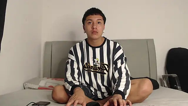 alex-lover online show from May 17, 6:26 pm