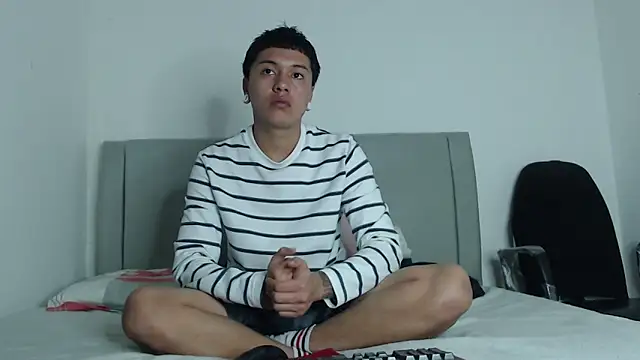alex-lover online show from May 22, 6:35 pm