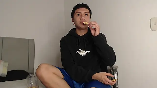 alex-lover online show from May 25, 6:36 pm