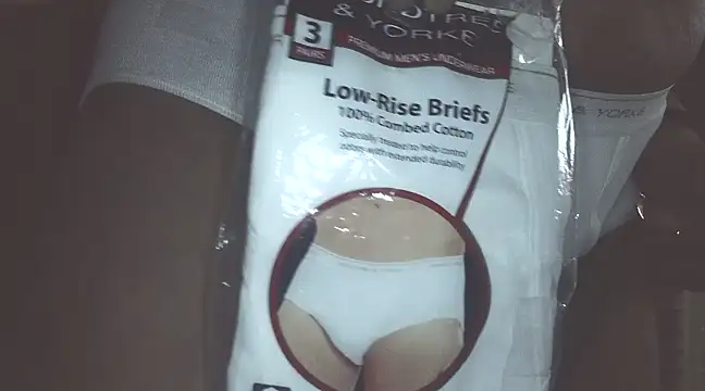 Snapshot of briefsguy4life@xh chatting on February 13, 4:00 am briefsguy4lifexh online show from February 13, 4:00 am