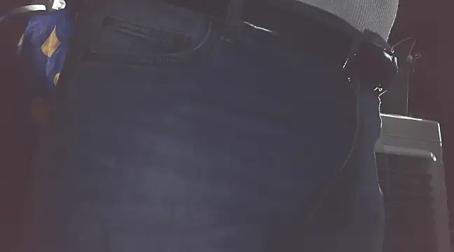 Snapshot of briefsguy4life@xh chatting on March 16, 4:41 am briefsguy4lifexh online show from March 16, 4:41 am