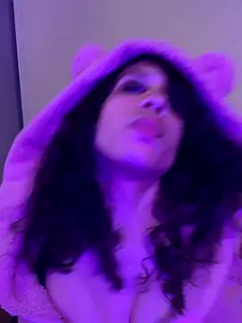 Snapshot of PeacockGoddess chatting on September 17, 11:50 pm PeacockGoddess online show from September 17, 11:50 pm