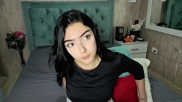 Snapshot of Marcelaa_fox chatting on June 25, 8:35 pm Marcelaa fox online show from June 25, 8:35 pm