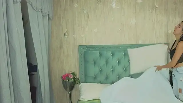 Snapshot of Marcelaa_fox chatting on July 8, 12:37 am Marcelaa fox online show from July 8, 12:37 am