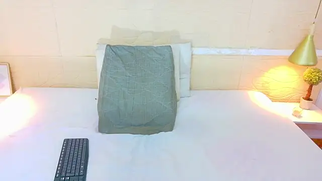 Chocolatte bar online show from February 24, 1:09 pm