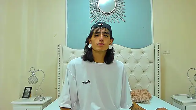 Snapshot of Matthew_Dixonn chatting on December 6, 6:15 am Matthew Dixonn online show from December 6, 6:15 am