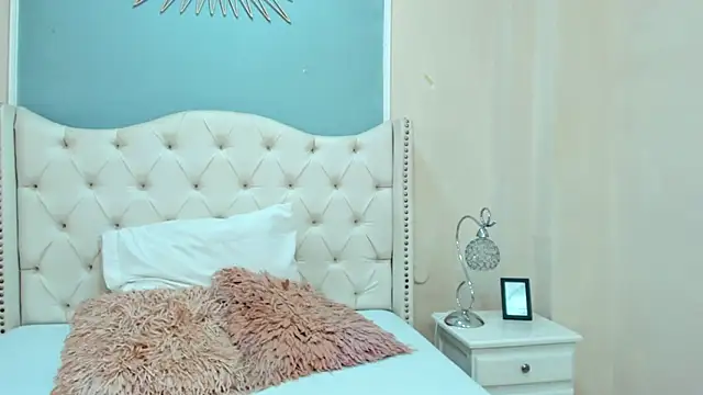 Snapshot of Matthew_Dixonn chatting on December 19, 3:51 am Matthew Dixonn online show from December 19, 3:51 am