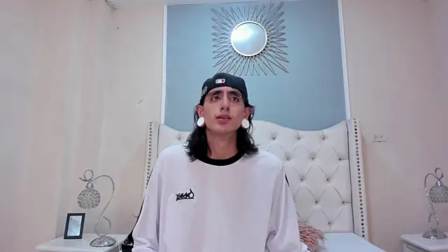 Snapshot of Matthew_Dixonn chatting on December 27, 3:42 am Matthew Dixonn online show from December 27, 3:42 am