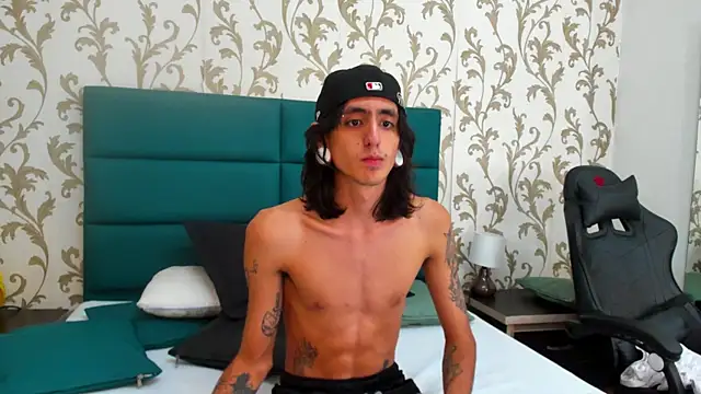 Snapshot of Matthew_Dixonn chatting on December 30, 6:31 am Matthew Dixonn online show from December 30, 6:31 am