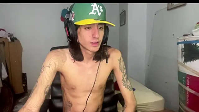 Snapshot of Matthew_Dixonn chatting on January 23, 5:13 am Matthew Dixonn online show from January 23, 5:13 am