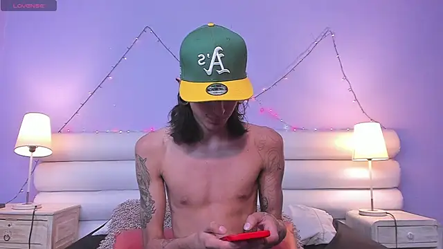 Snapshot of Matthew_Dixonn chatting on January 24, 12:42 am Matthew Dixonn online show from January 24, 12:42 am