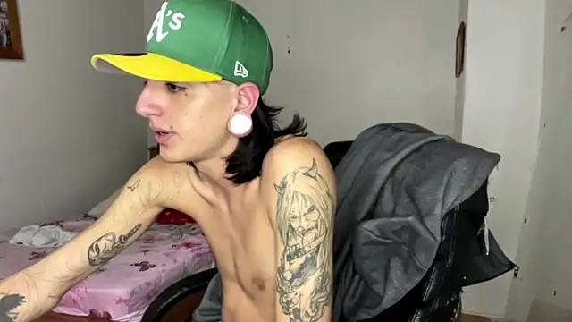 Snapshot of Matthew_Dixonn chatting on February 14, 3:00 am Matthew Dixonn online show from February 14, 3:00 am