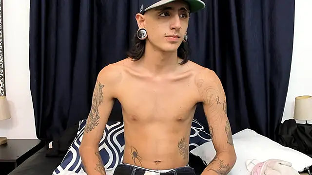 Snapshot of Matthew_Dixonn chatting on March 3, 11:24 pm Matthew Dixonn online show from March 3, 11:24 pm