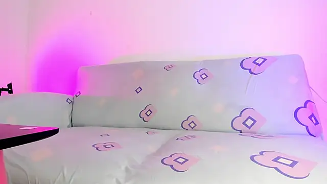 LoveBirds  1 online show from March 20, 7:57 pm