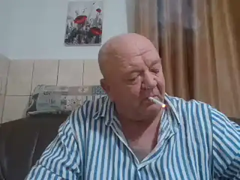 Snapshot of fullballs6 chatting on December 24, 1:27 am fullballs6 online show from December 24, 1:27 am