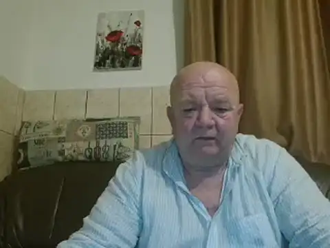 Snapshot of fullballs6 chatting on February 11, 1:41 am fullballs6 online show from February 11, 1:41 am