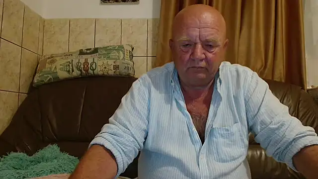 Snapshot of fullballs6 chatting on September 10, 2:11 am fullballs6 online show from September 10, 2:11 am