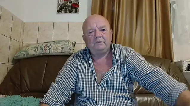 Snapshot of fullballs6 chatting on September 19, 2:13 am fullballs6 online show from September 19, 2:13 am