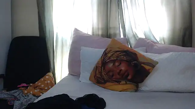 Snapshot of Foxybrownxx1 chatting on February 25, 6:56 am Foxybrownxx1 online show from February 25, 6:56 am