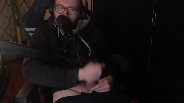 chicostick413 online show from April 11, 2:05 am