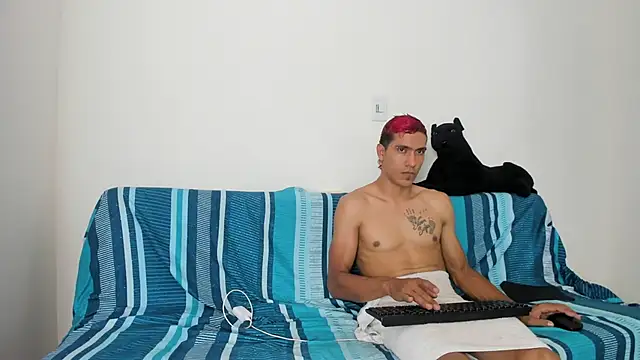 Snapshot of QuinnAndpuma1 chatting on January 31, 3:52 am QuinnAndpuma1 online show from January 31, 3:52 am