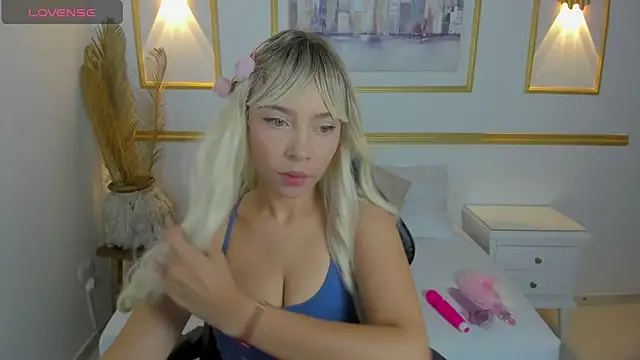 adara 44 online show from December 11, 7:25 pm