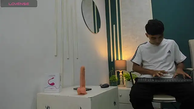 Snapshot of Austin_Cardieff chatting on December 27, 7:35 pm Austin Cardieff online show from December 27, 7:35 pm