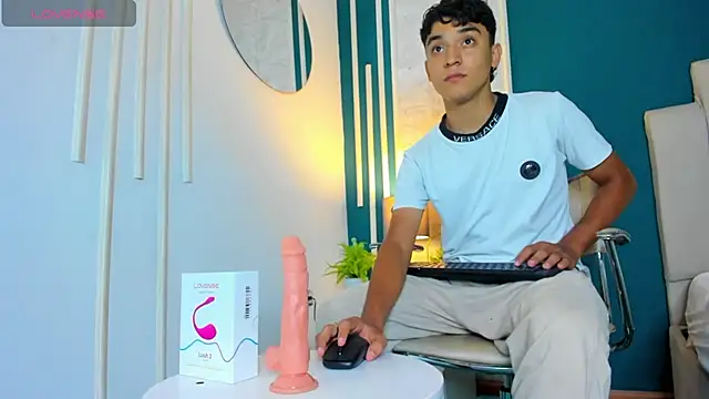 Snapshot of Austin_Cardieff chatting on January 8, 7:24 pm Austin Cardieff online show from January 8, 7:24 pm